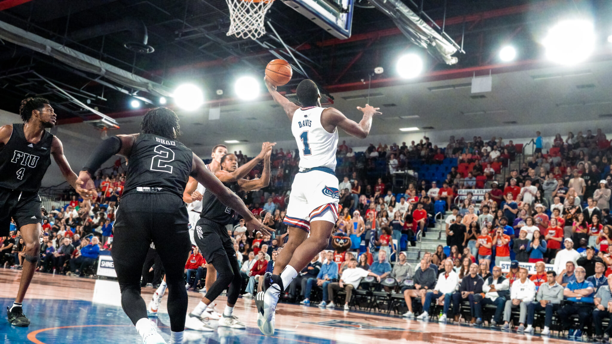 Davis’ 35 point performance leads #14 FAU over #4 Arizona in double OT thriller