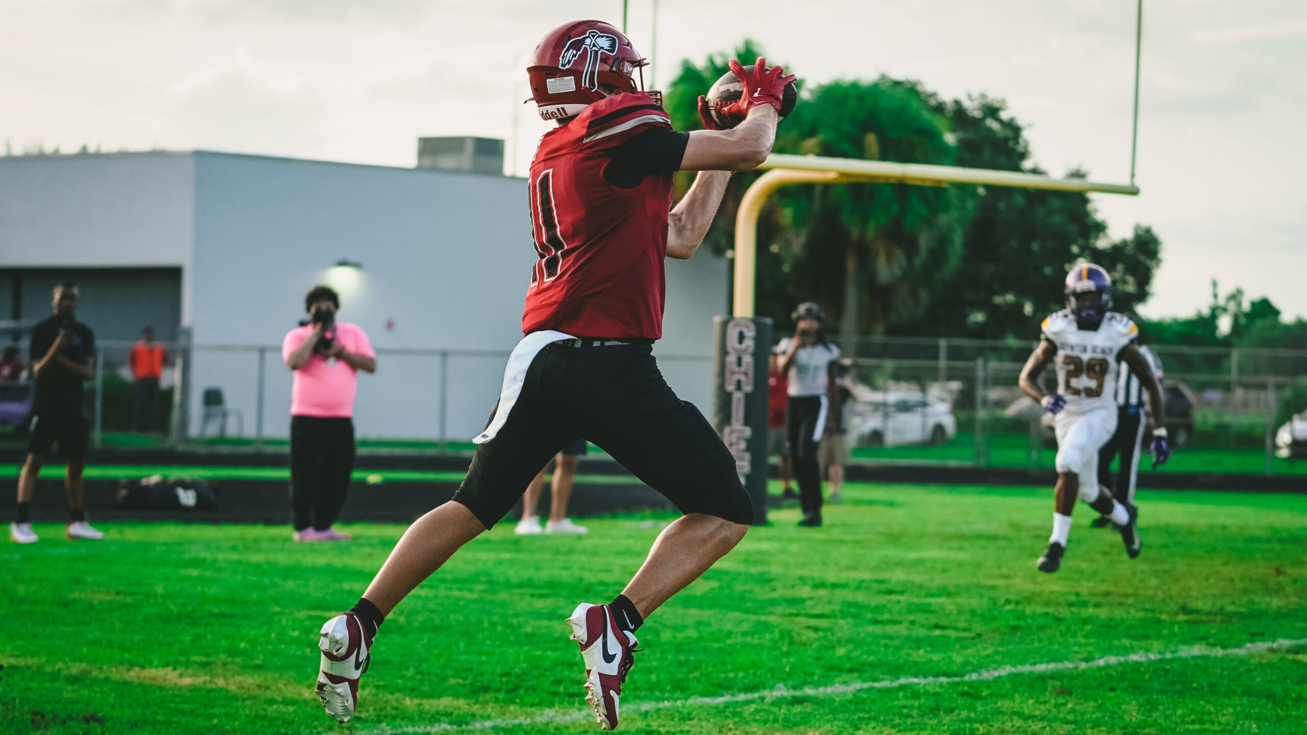 Santaluces Dominates Boynton Beach in Week 3 Showdown