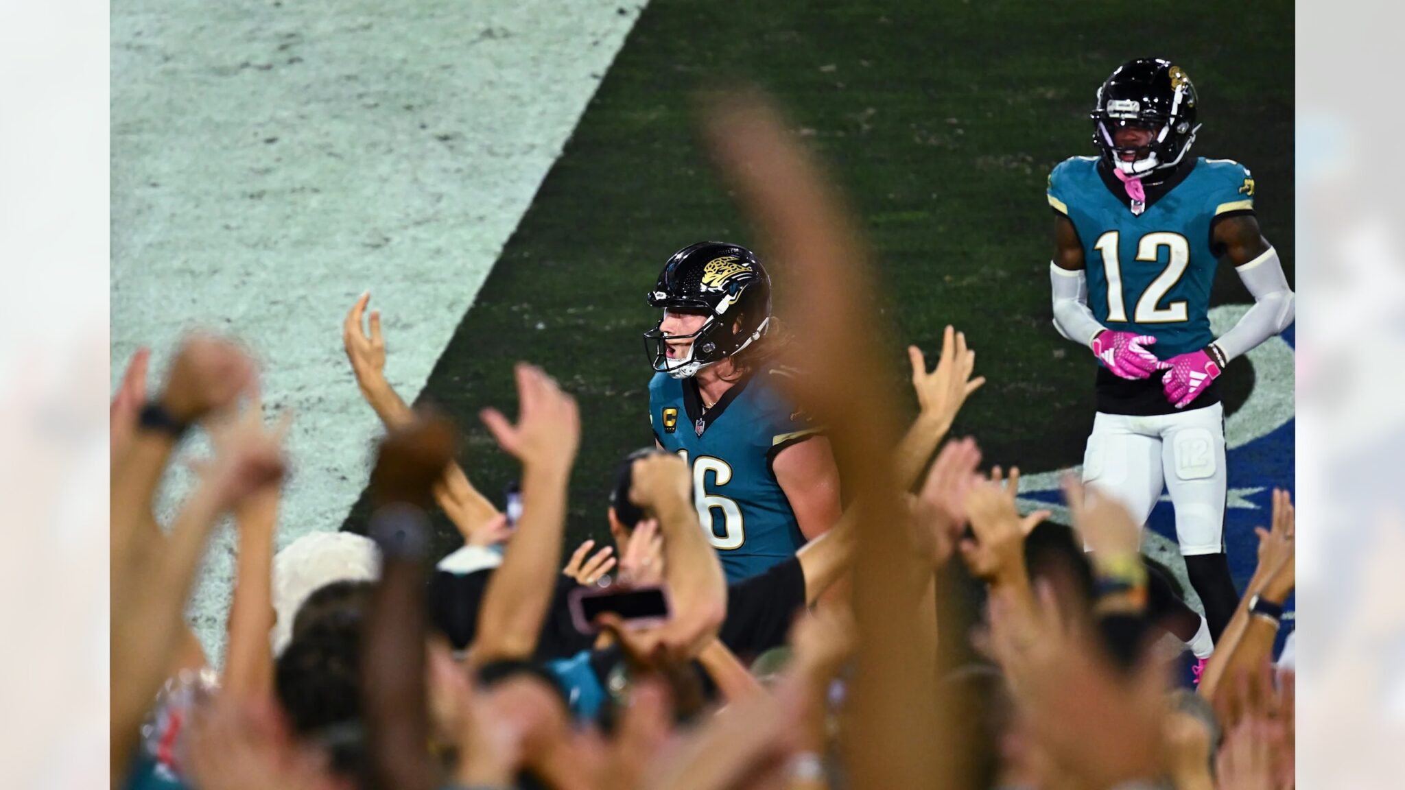 Lawrence Stumbles Into Greatness as Jaguars Top Chiefs