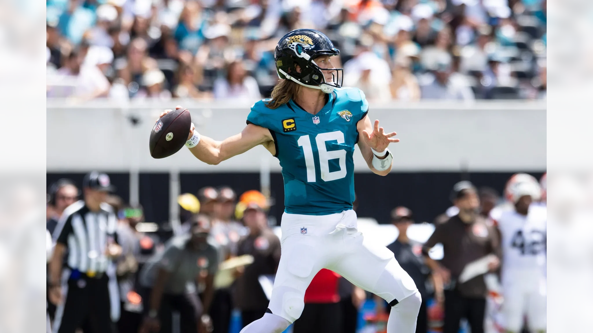 Jaguars Dominate Browns 34-10 Behind Lawrence’s Four Touchdowns