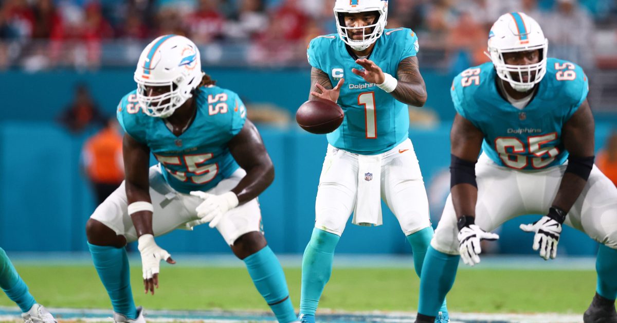 MIAMI GARDENS, FLORIDA - DECEMBER 22: Tua Tagovailoa #1 of the Miami Dolphins in action against the San Francisco 49ers during the second half of the game at Hard Rock Stadium on December 22, 2024 in Miami Gardens, Florida. (Photo by Megan Briggs/Getty Images)