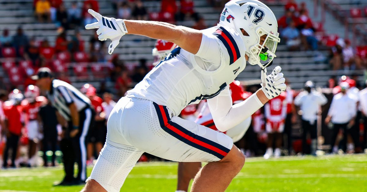 Florida Atlantic WR Branden Hoch (#19, white) drives on the beginning of a route during the Owls' loss at Maryland on August 30, 2025

Photo Credits: Christian Proscia, NewEraPrep