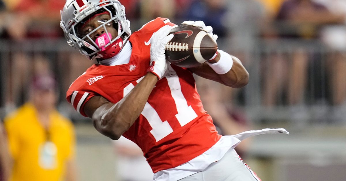Ohio State Buckeyes wide receiver Carnell Tate (17) catches a touchdown pass during the first half of the NCAA football game against the Minnesota Golden Gophers at Ohio Stadium in Columbus on Oct. 4, 2025.