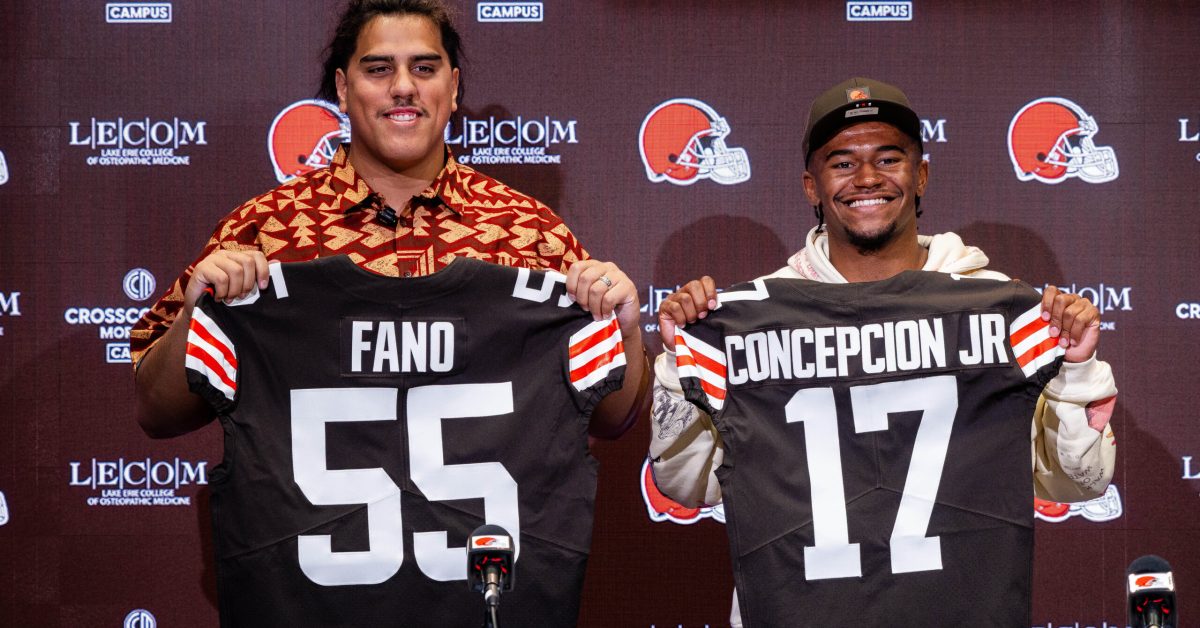 Apr 24, 2026; Berea, OH, USA; Cleveland Browns first round draft picks Spencer Fano, left, and KC Concepcion hold their new jerseys during an introductory press conference at CrossCountry Mortgage Campus. Mandatory Credit: Ken Blaze-Imagn Images