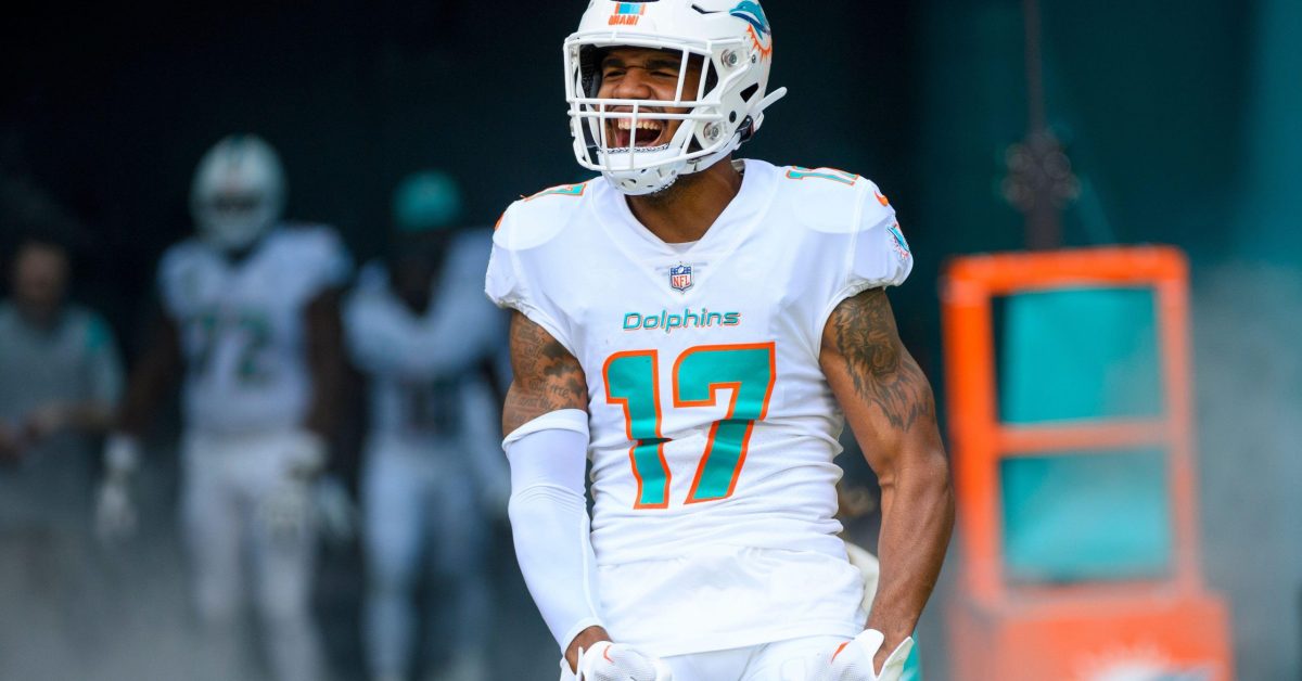 Waddle-Jaylen-Alamy-1-scaled